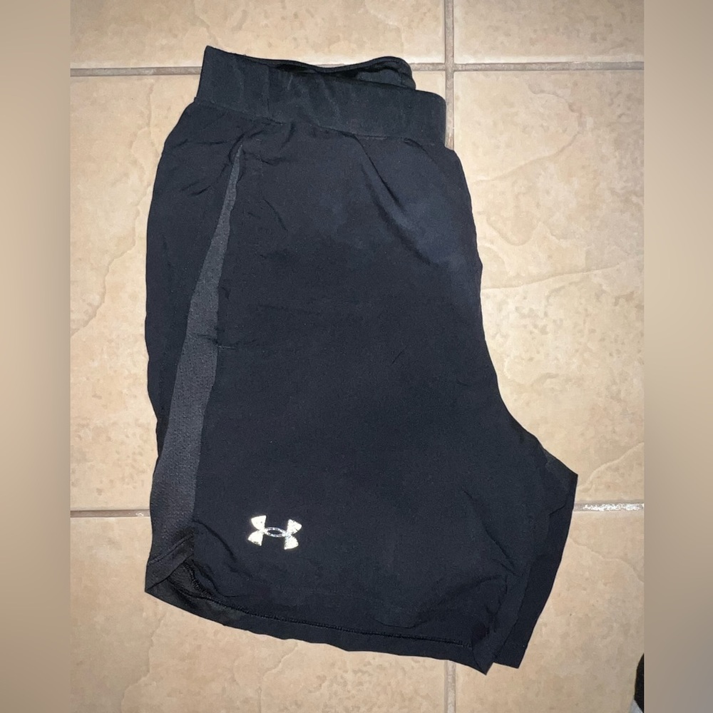 UNDER ARMOUR shorts 5inch